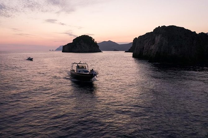 1.5-Hour Amalfi Sunset Cruise – Private Tour with Prosecco - On the way back: a second perspective of the same coast