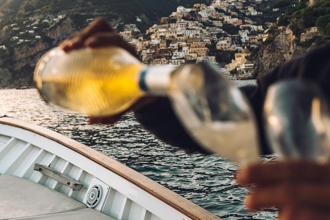 1.5-Hour Amalfi Sunset Cruise – Private Tour with Prosecco - The 6pm rhythm: safety briefing, then Prosecco and snacks