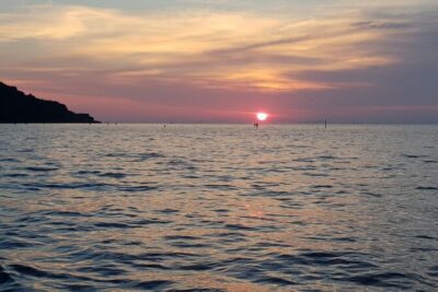 2-Hour Sorrento Coast Sunset Cruise with Dinner Experience - The Sorrento coastline you’ll actually see from the boat