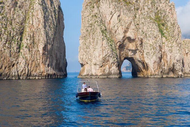3-hour private boat tour of Capri - Comfort and drinks: what’s included, what’s not