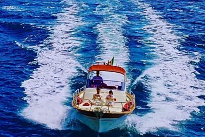 3-hour private boat tour of the island of Capri - Meeting at Piazza Angelo Ferraro: Get Onboard Smoothly
