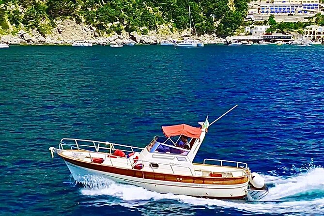3-hour private boat tour of the island of Capri - Capri’s Photo Icons: The Arch and I Faraglioni