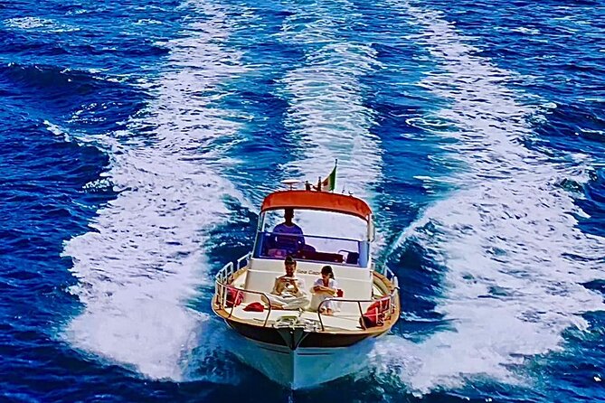 3-hour private boat tour of the island of Capri - Meeting at Piazza Angelo Ferraro: Get Onboard Smoothly