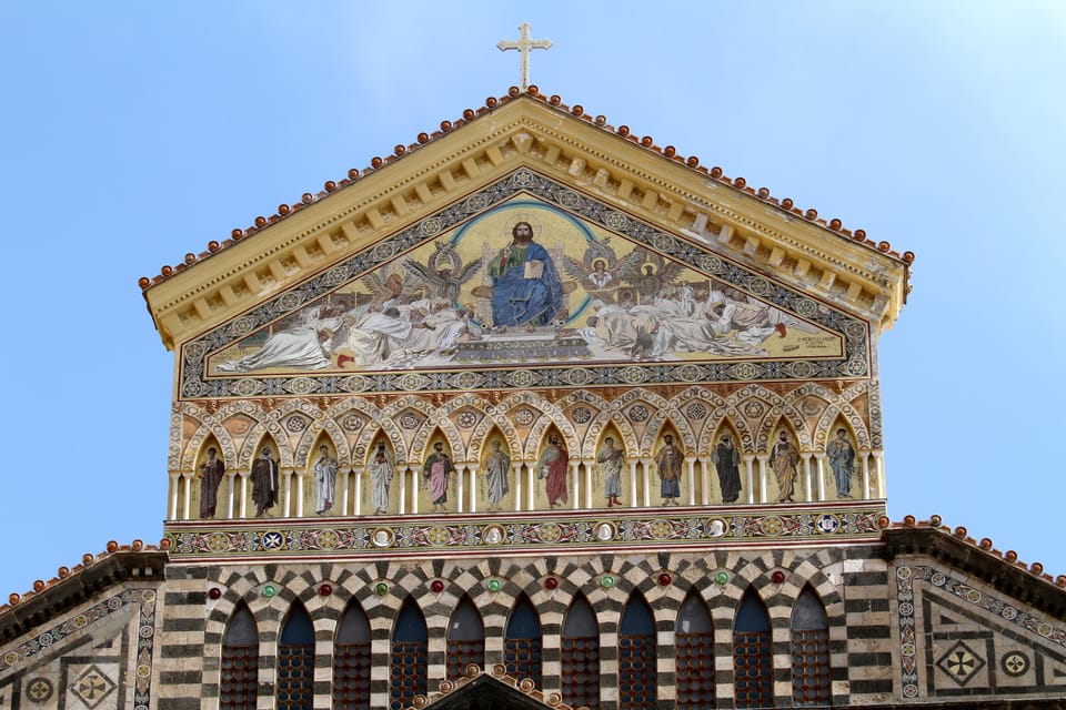 Amalfi coast from Pompeii by bus - Sorrento in 60 minutes: narrow streets, quick choices
