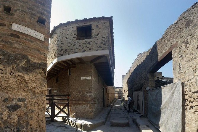 Amalfi Coast: Pompei & Vesuvius small group with Skip the line tickets - The midday lunch stop: plan for a set meal vibe