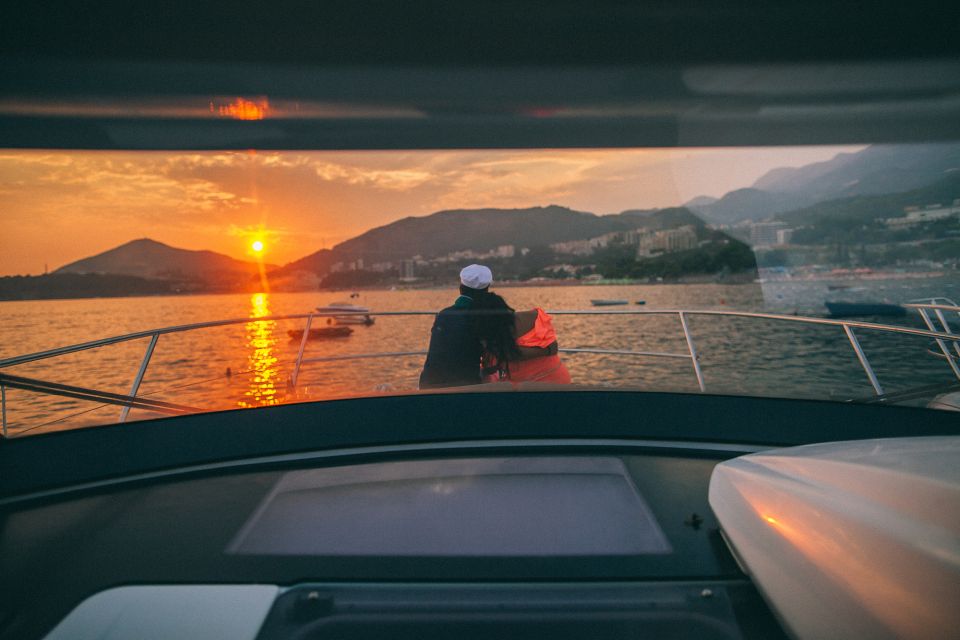 Amalfi Coast: Romantic Sunset Cruise with Music & Cocktails - A Two-Hour Sunset Plan from Positano, Amalfi, or Marina di Praia