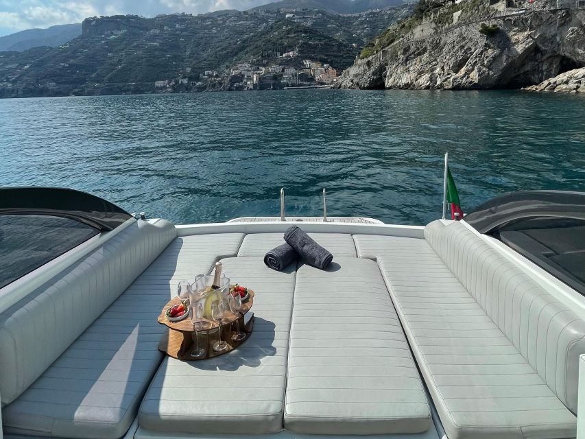 Amalfi Coast: Scenic Boat Private Tour with Aperitif - Aperitif onboard: the value of eating and drinking while you float