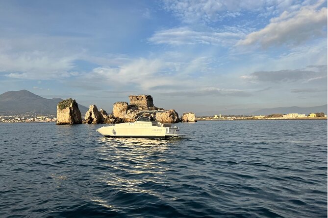 Amalfi Coast Sharing boat tour from Sorrento - Positano 1.5 Hours: Shopping, Sandals, and Photo Time