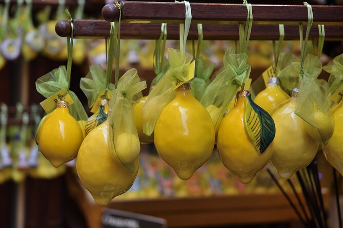 Amalfi Coast Sightseeing Bus Tour from Pompeii - Sorrento’s 80 minutes: walkable streets and craft shops