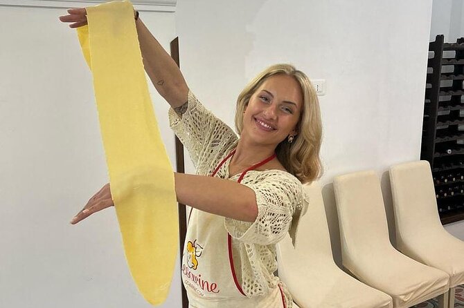 Amalfi: lezione di cucina su pasta, mozzarella e tiramisù - Meeting at Via degli Ontanelli and What to Expect First
