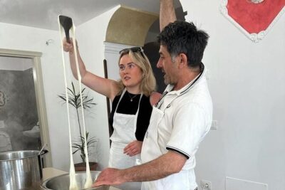 Amalfi: lezione di cucina su pasta, mozzarella e tiramisù - The Mozzarella Moment: Learning Traditional Cheese Work