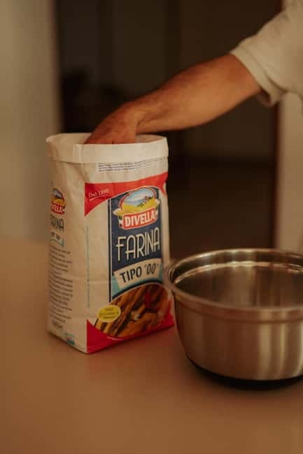 Amalfi: Tagliatelle, Mozzarella & Tiramisù Cooking Workshop - Step One: Making Mozzarella the Hands-On Way