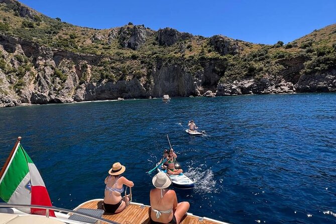 Appreciate the Amalfi coast on a luxury yacht! - The crew’s role: language, flexibility, and how it shows up in real life