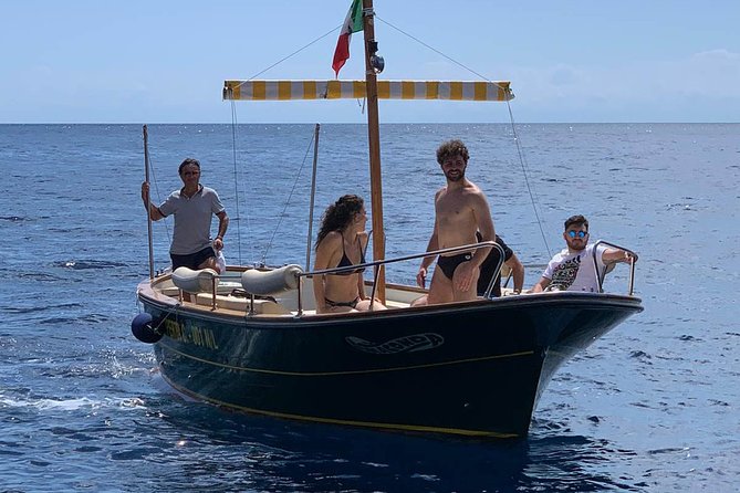 Boat tour of Capri (tour classes 2 hours ) - Caves, Natural Arch, and the Coral and White Cave Stops