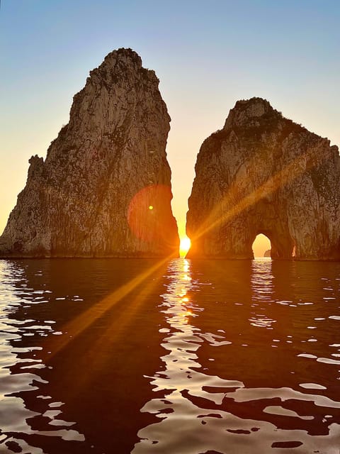 Capri: 2-hour boat tour of the caves and stacks - Meeting at the Tourist Port: Getting on the Boat Without Stress