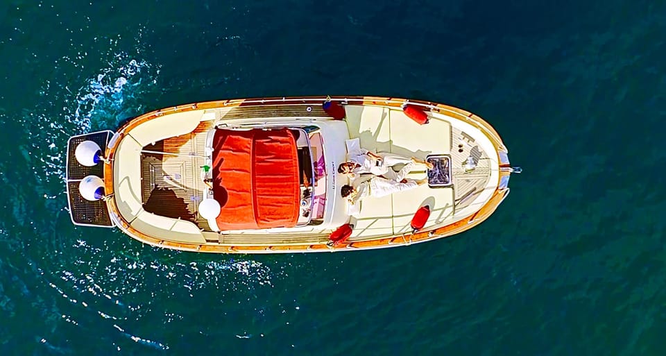 Capri: 2-hour boat tour of the caves and stacks - Captain-Led Pace, Needs, and the Style of the Day