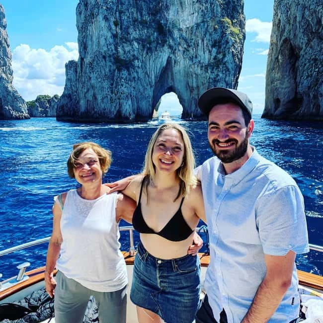 Capri : 2 Hours Private Boat from Capri - Setting out from Capri Marina Piccola: Lo Scoglio Delle Sirene