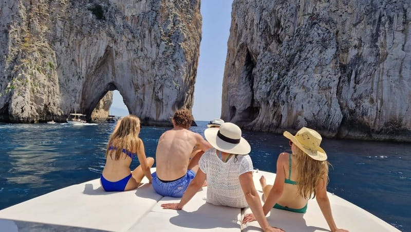Capri : 2 Hours Private Boat from Capri - Stop by stop: from Lo Scoglio Delle Sirene to the Faraglioni rock views