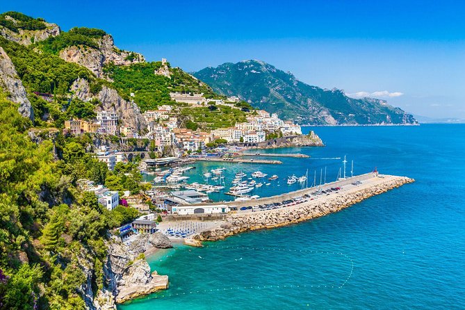 Capri and the Blue Grotto Day Trip from Sorrento - The guide’s job: timing, transfers, and crowd pressure