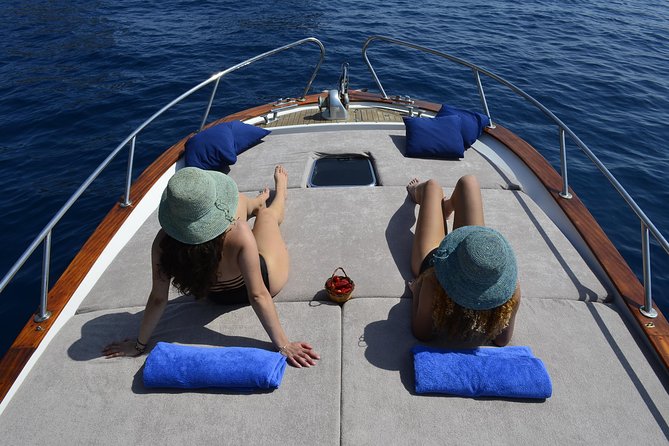 Capri boat excursion - The quick logic behind this 2-hour-15-minute itinerary