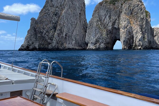 Capri Boat tour in 3 hours - South coast viewpoints: Faraglioni plus swim time