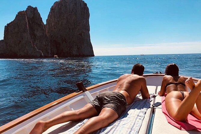 Capri Boat tour in 3 hours - Natural Arch: erosion in action