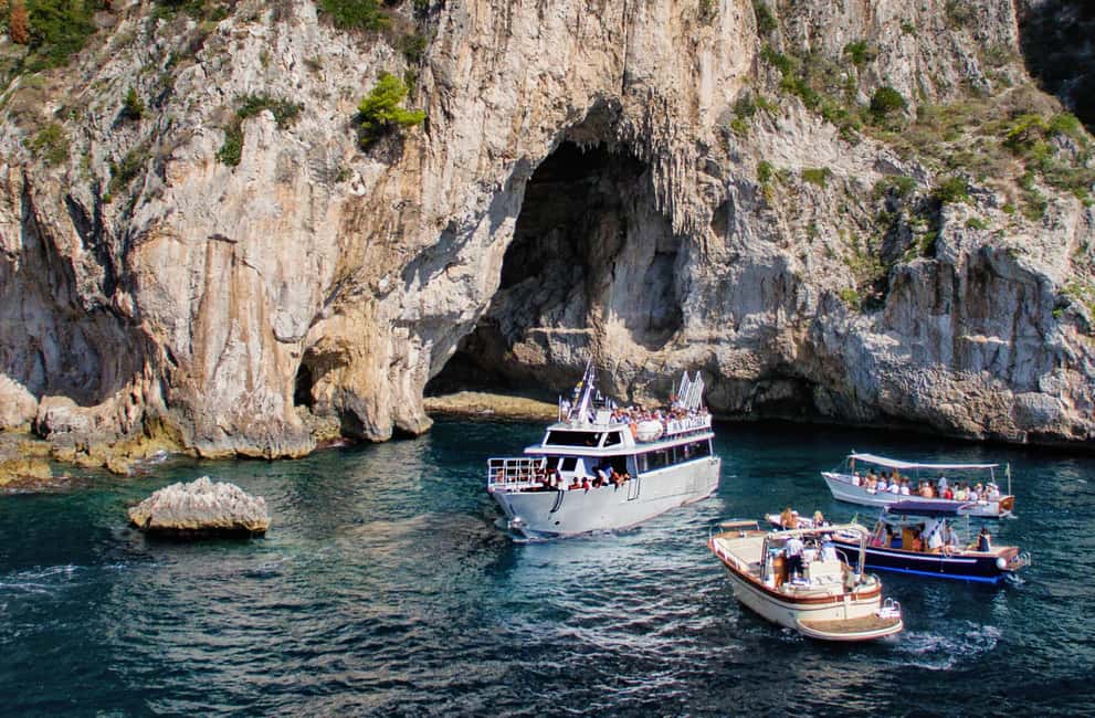 CAPRI CLASSIC BOAT TOUR - Capri Boat Tour: Arco Naturale to the Faraglioni Rocks