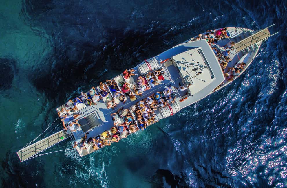 CAPRI CLASSIC BOAT TOUR - Grottos, Villa Malaparte, and the Tiberius Leap Pass-By Views