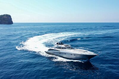 Capri: discover the beauties of the island aboard a Luxury Boat - Sailing the Coastline: Li Galli, Faraglioni, and Punta Carena From the Water