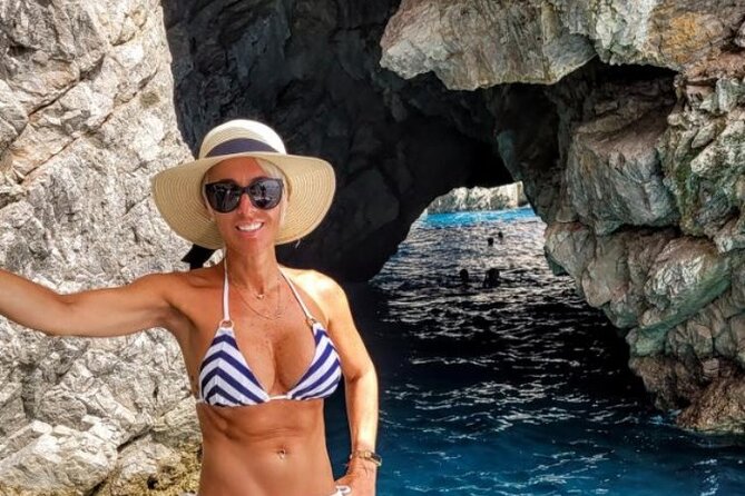 Capri enjoy the Dolce Vita by boat for 4 unforgettable hours! - Stop 4: White Grotta for the sea-only view
