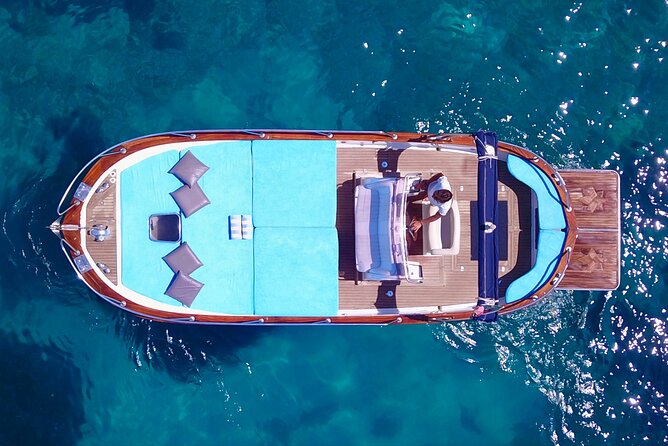Capri excursion in a private boat - Marina Piccola and the Cave of the Sailors: grottos up close
