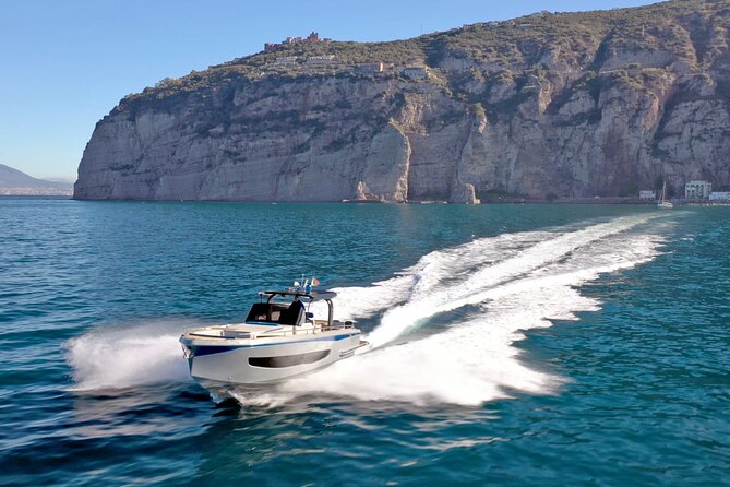 Capri Private all inclusive Boat Tour with City Exploration - Four Hours on Capri: How to Use Your Time After the Boat