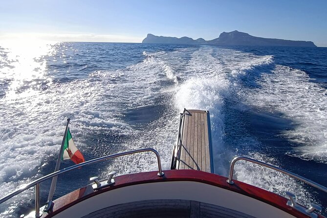 Capri Samba Boat Tour, Sail in Style by Boat. - A private 3-hour route that keeps you out of the worst lines