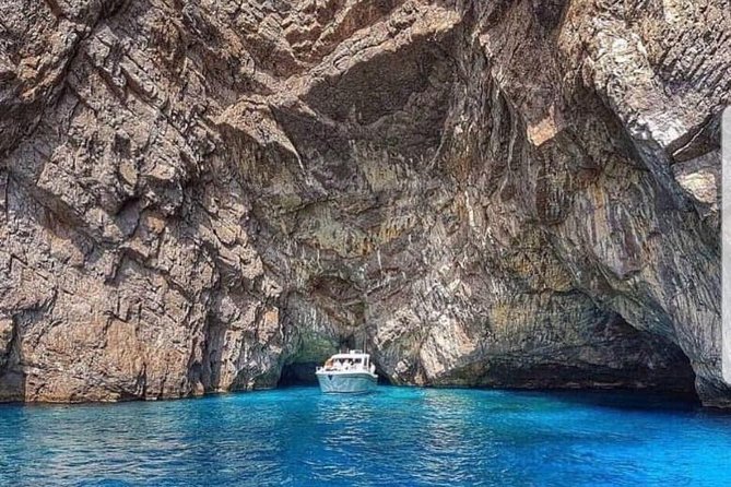 Capri Small-Group Boat Day Tour from Sorrento - Blue Grotto: how to plan for €18 and line risk