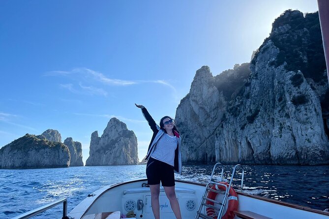 Complete Private Guided Two Hour Tour of the Coast of Capri - The iconic cove for VIPs and superyachts