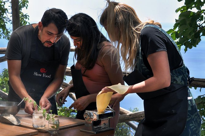 Cooking Class with garden visit - Garden visit and foraging: herbs, edible leaves, and why it matters