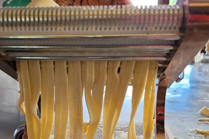 Cooking lesson: tagliatelle, mozzarella and tiramisu - Homemade limoncello goodbye (and why it matters)