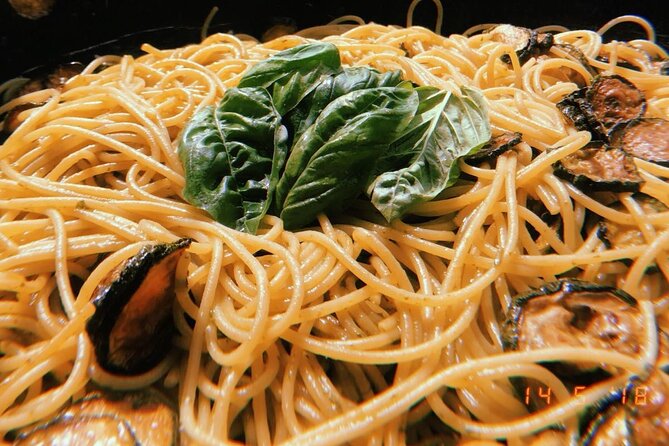 Dinner in Sorrento with Love, Laughs, and Spaghetti - The Dinner Flow at the Table: Time, Wine, and How It Actually Works
