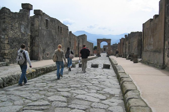 Discover Pompeii on this Guided Walking Tour of the Buried City - Meeting at Piazza Esedra and Entry Setup That Keeps You Moving
