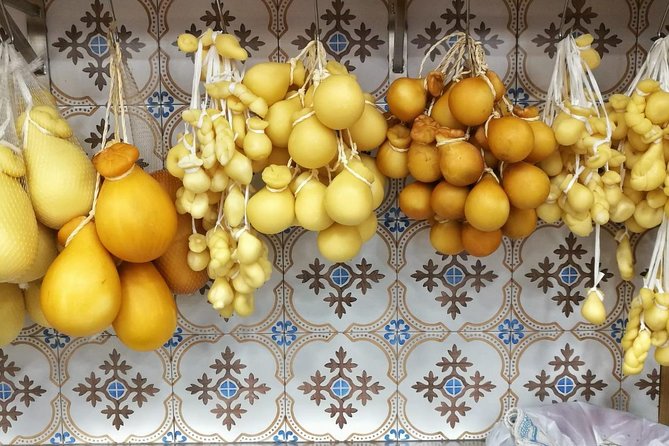 DISCOVER SORRENTO, food &Walking tour . Lemons-cheese&olive oil - Piazza Torquato Tasso: where the evening starts