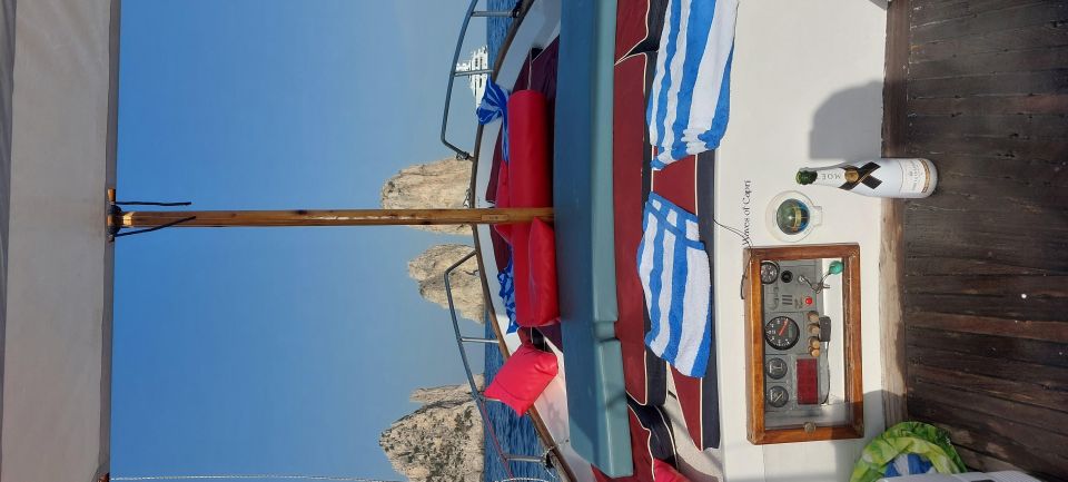 Esperienza Privata a Capri in Barca con Gozzo Classico 3H - A Classic Gozzo, Close-Up Views From Capri Port
