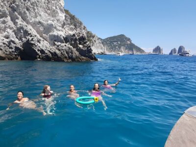 Esperienza Privata a Capri in Barca con Gozzo Classico 3H - Meet Enzo and Set Your Pace on a 3-Hour Private Loop