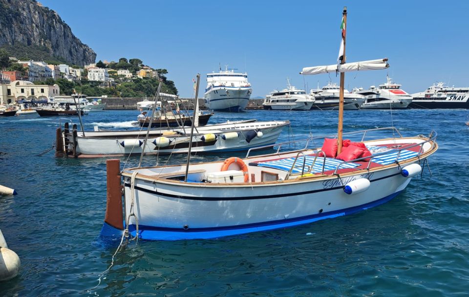 Esperienza Privata a Capri in Barca con Gozzo Classico 3H - Faraglioni and Malaparte: The Capri Stops That Feel Like Postcards