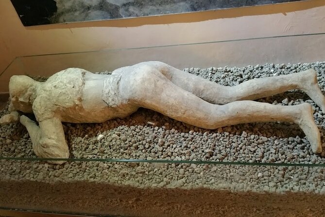 Exclusive Pompeii with Wine and Lunch on Vesuvius-Skip-the-line - Elite Homes and Everyday Neighborhoods: Vettii, Lovers, and a Theatre View