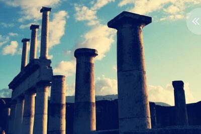 Explore and Experience Pompeii - A 2-Hour Walk Through Daily Life: Streets, Graffiti, Homes, Squares
