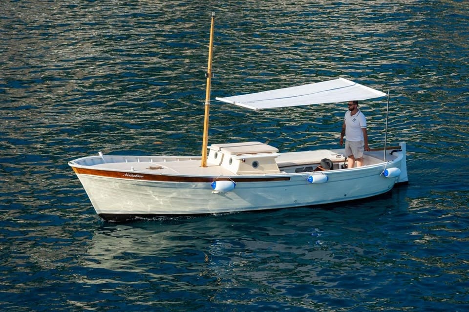 From Amalfi: Amalfi - Positano - Coast boat tour - Key things you’ll notice right away