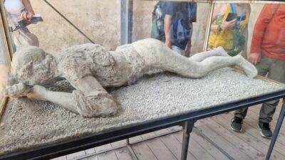 From Naples: Pompeii & Sorrento Shore Excursion with Lunch - What to pack for a day of sun and stone