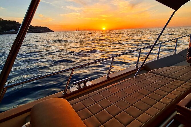 From Sorrento: 2-Hour Sorrento Coast Tour with limoncello - The skipper and atmosphere: energetic help makes the difference