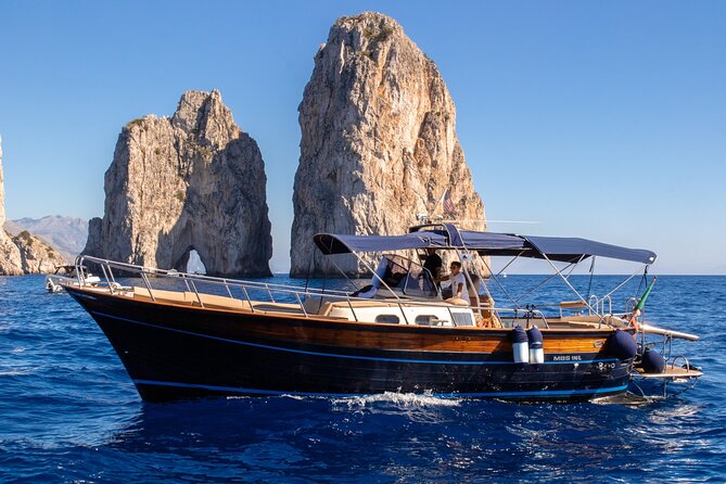 From Sorrento or Positano: Capri Island Private Boat VIP Tour - Capri island disembarkation: town lunch time with real fees to know