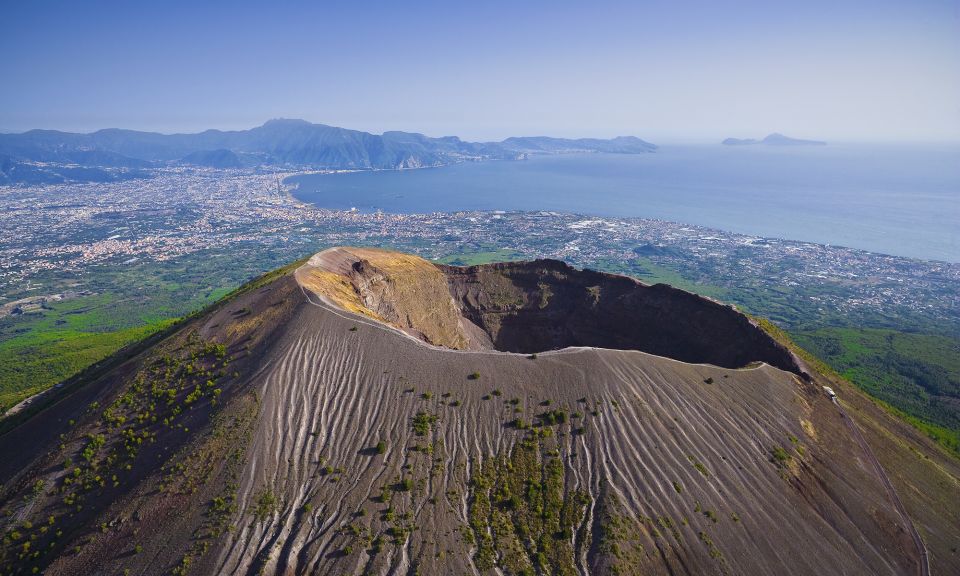 From Sorrento: Semiprivate Vesuvius Tour - Pompeii station to the crater: bus transfer and the comfort reality